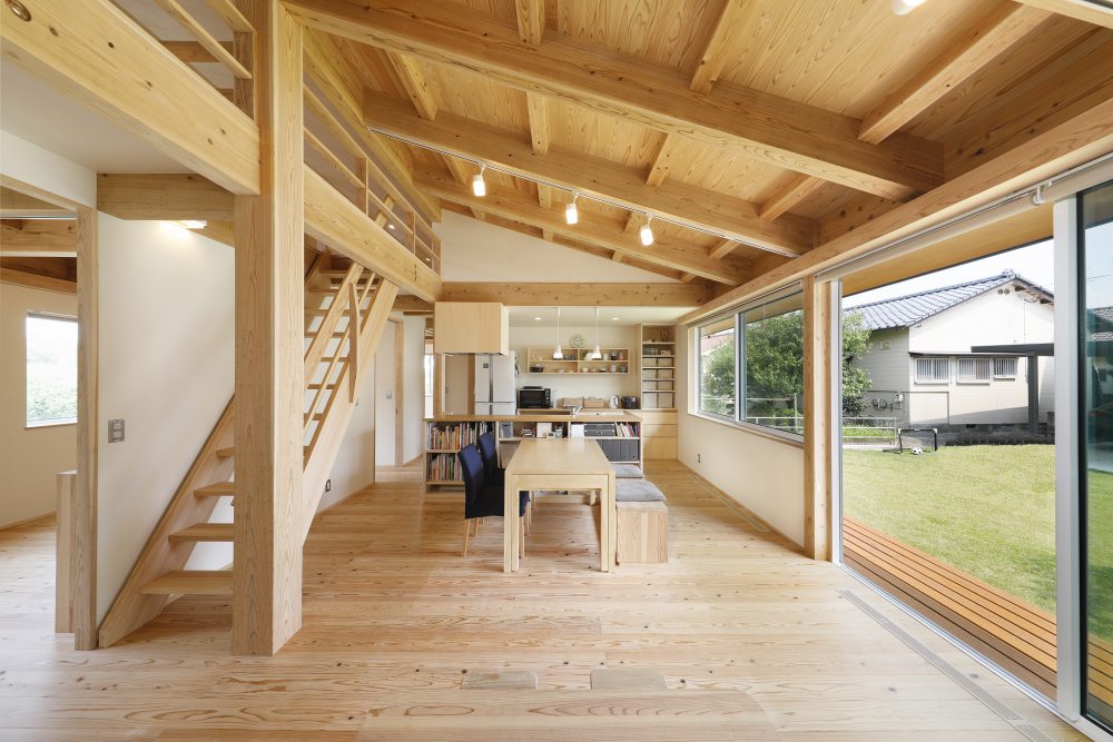 MOOK HOUSE　木の香りとぬくもり、家族の気配が伝わる住まい